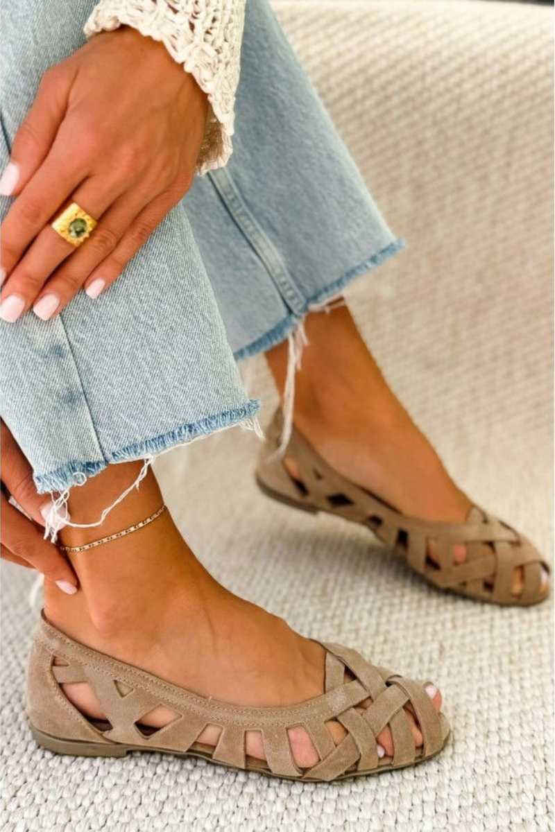 Serena - Sandalias planas con puntera abierta y tejido de textura trenzada