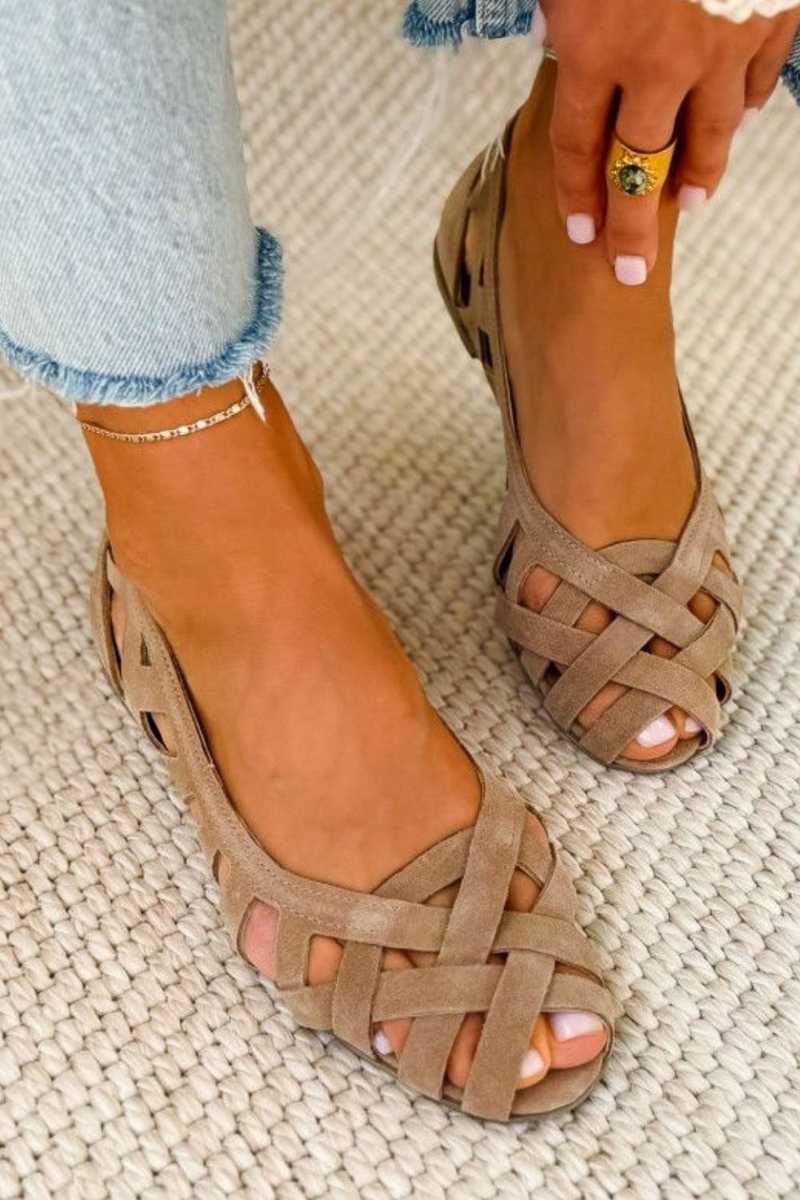 Serena - Sandalias planas con puntera abierta y tejido de textura trenzada