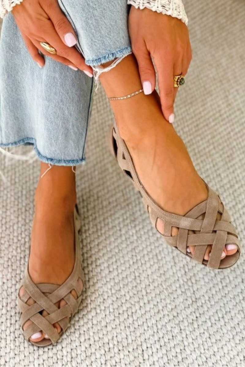 Serena - Sandalias planas con puntera abierta y tejido de textura trenzada