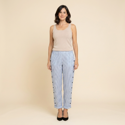 Sofía - Pantalón recto con motivo de rayas con botones laterales
