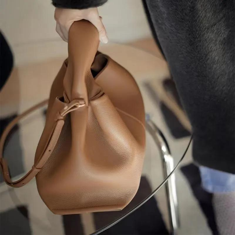 Rosa - Bolso Bandolera en cuero suave - CARMEN VELVET