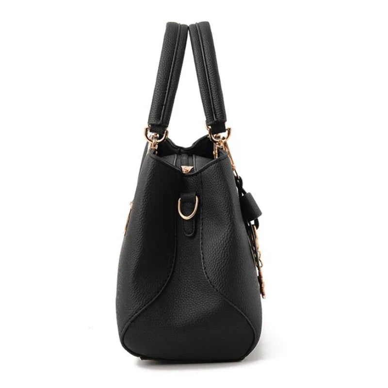 EUTERPE - Bolso espacioso con bandolera en cuero granulado - CARMEN VELVET