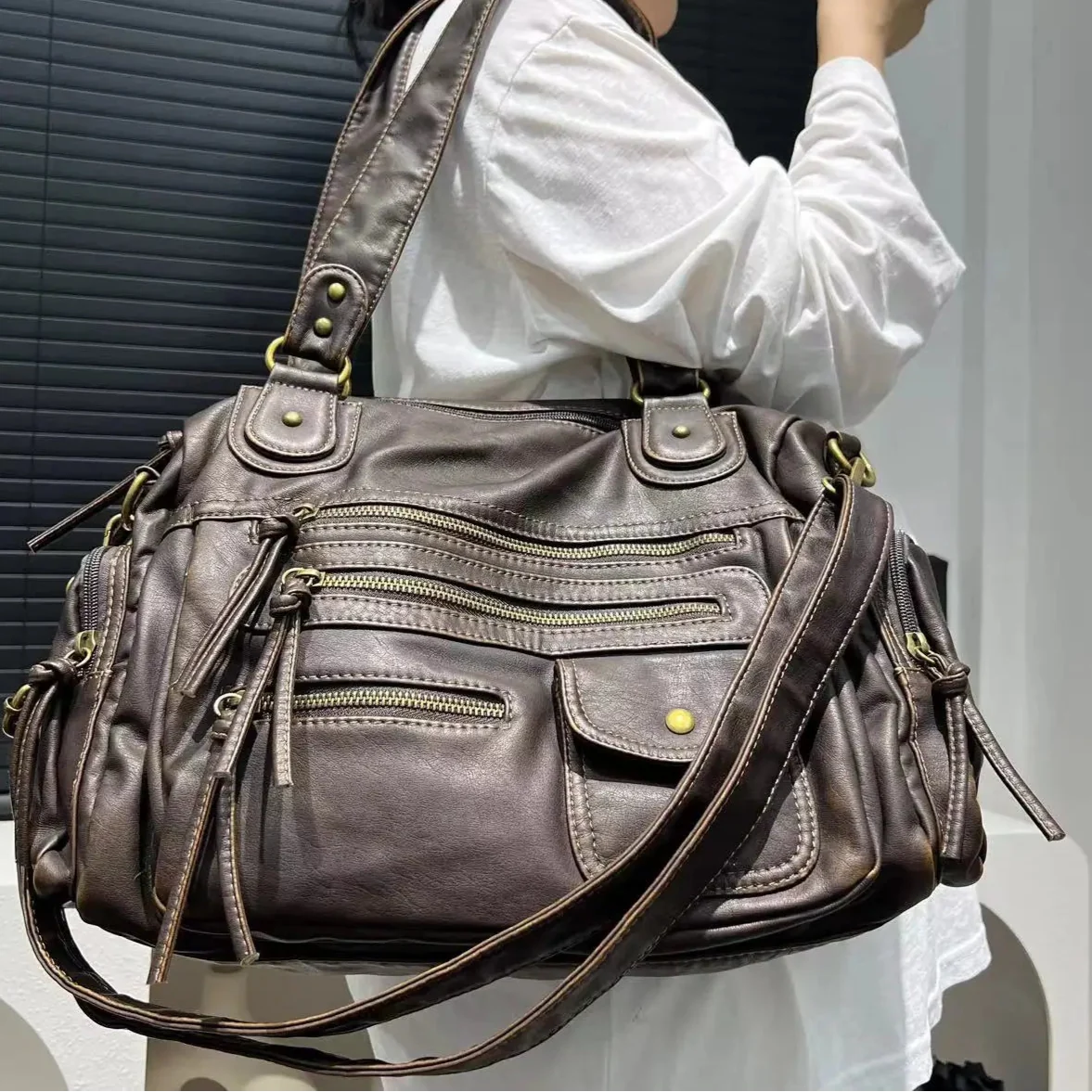 LILIA - Bolso en cuero Vintage multibolsillos - CARMEN VELVET