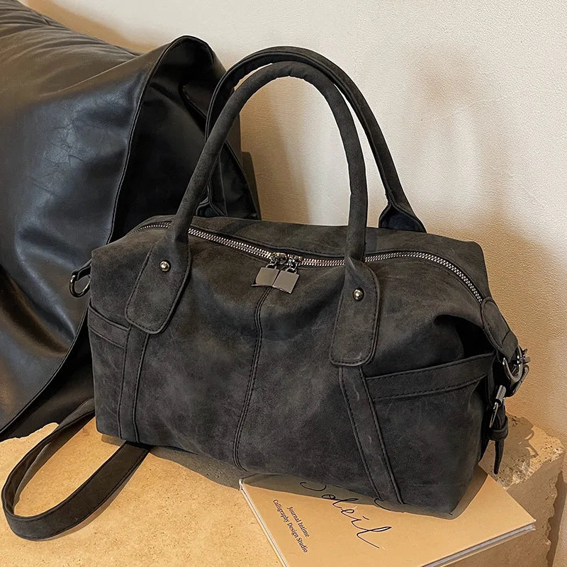 LADO - Bolso para el Día a Día tote en cuero - Negro - CARMEN VELVET