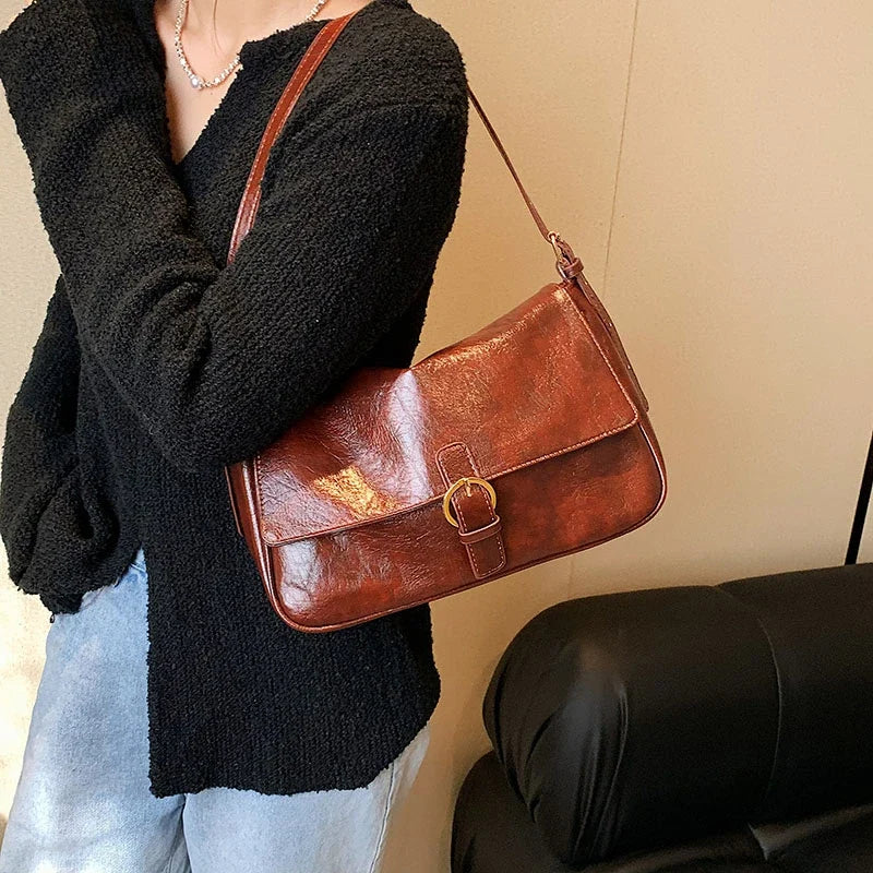 LAVA - Bolso Bandolera retro en cuero liso - CARMEN VELVET