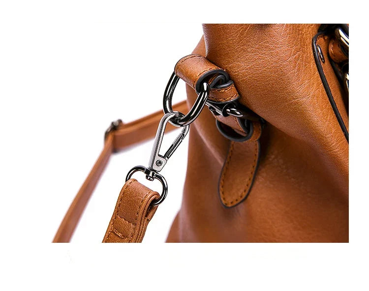 ERATO - Bolso gran capacidad Vintage en cuero suave con bandolera - CARMEN VELVET