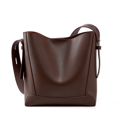 MICA - Bolso para el Día a Día de lujo en cuero liso con bandolera - Café - CARMEN VELVET