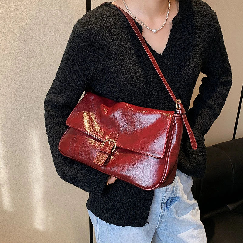 LAVA - Bolso Bandolera retro en cuero liso - CARMEN VELVET