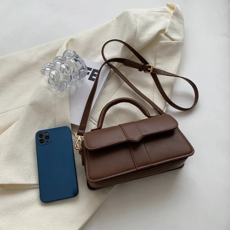 AMA - Bolso Pequeño en cuero liso - CARMEN VELVET