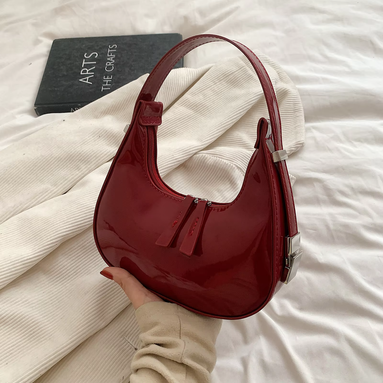 Luna - Bolso charol media luna Vintage - CARMEN VELVET