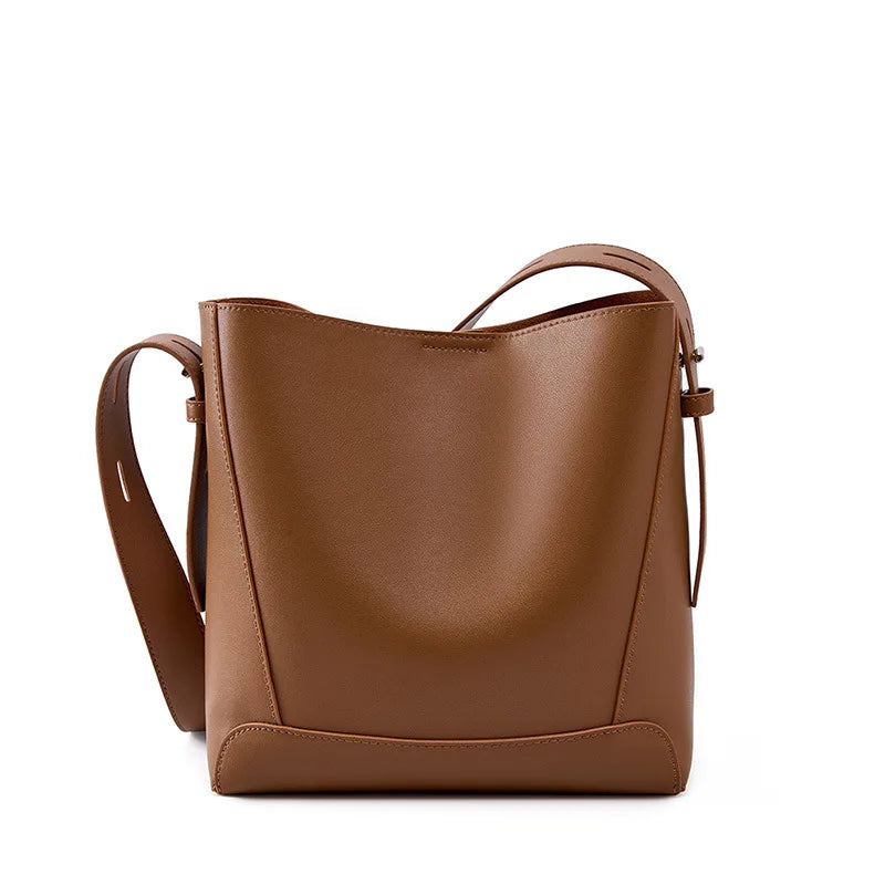 MICA - Bolso para el Día a Día de lujo en cuero liso con bandolera - Marrón Oscuro - CARMEN VELVET