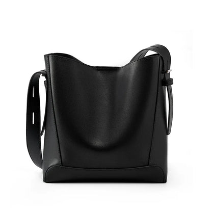MICA - Bolso para el Día a Día de lujo en cuero liso con bandolera - Negro - CARMEN VELVET