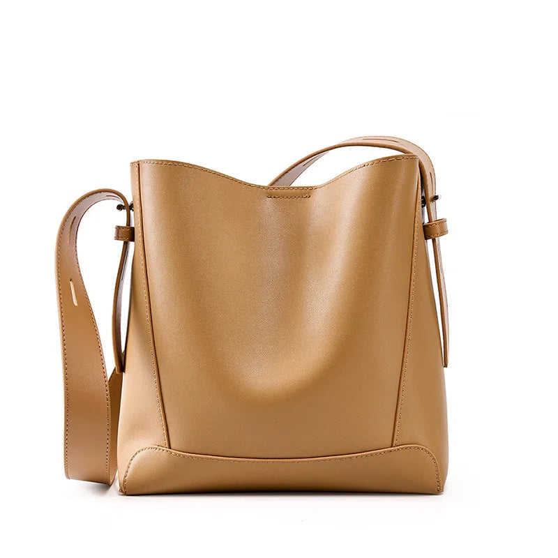 MICA - Bolso para el Día a Día de lujo en cuero liso con bandolera - Marrón - CARMEN VELVET