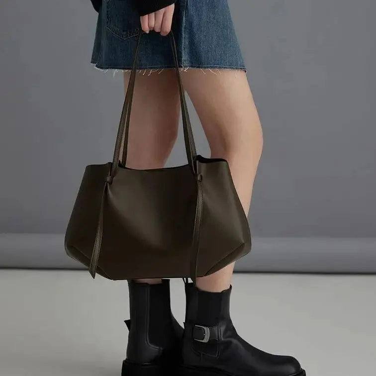 ANAE - Bolso en cuero liso elegante - CARMEN VELVET