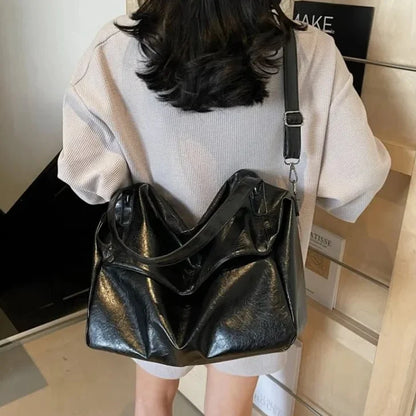 Noa - Bolso para el Día a Día para llevar hombro brillante - CARMEN VELVET