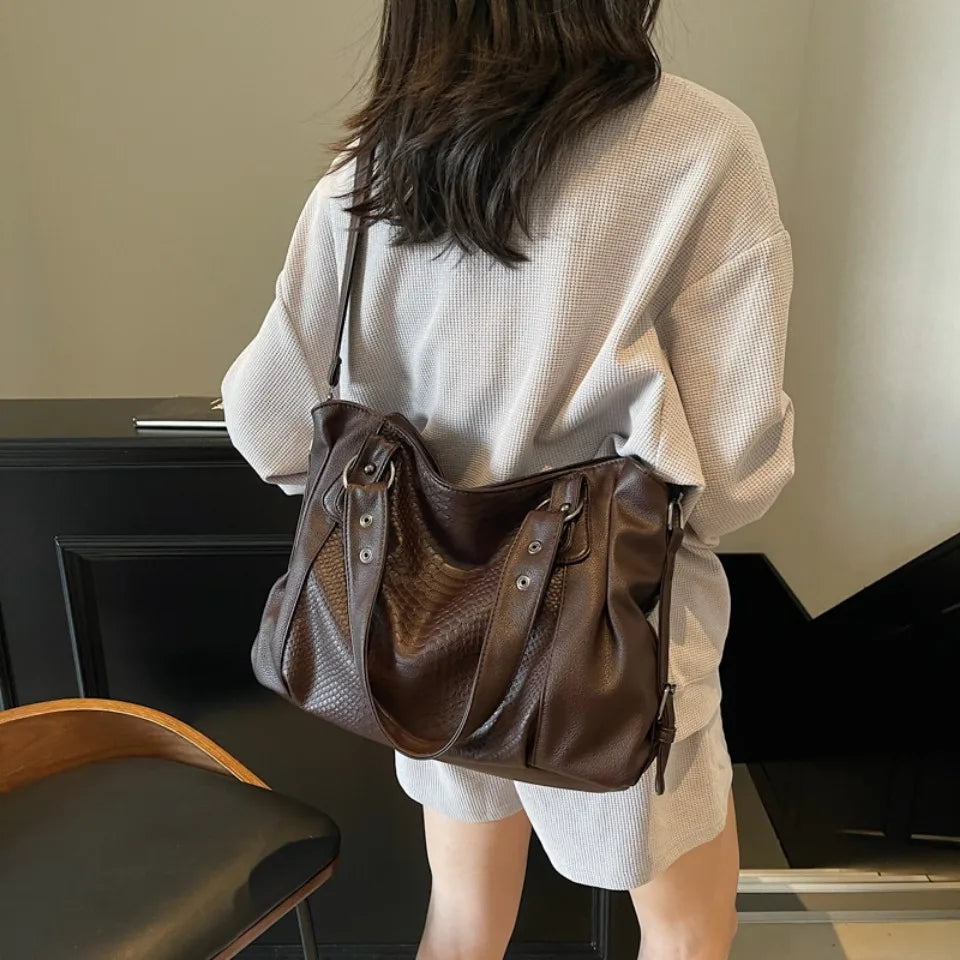 RUBI - Bolso para el Día a Día de lujo en cuero texturizado - CARMEN VELVET