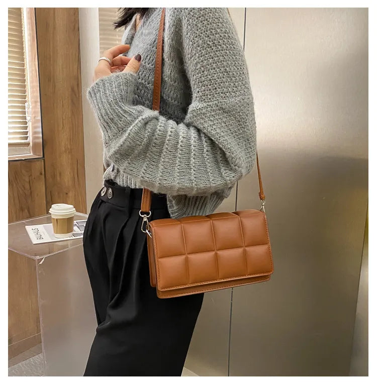 HEBI - Bolso Pequeño en cuero acolchado - CARMEN VELVET