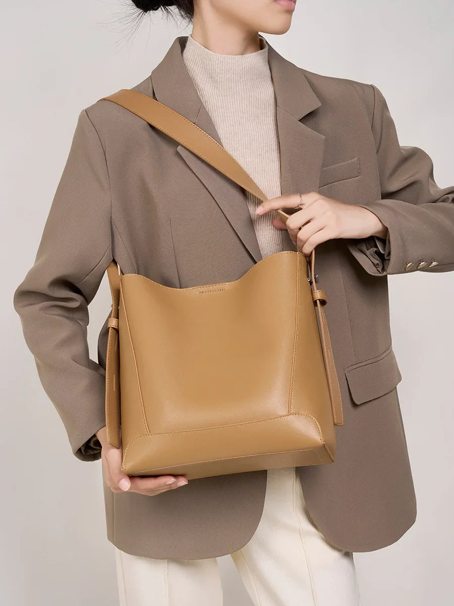 MICA - Bolso para el Día a Día de lujo en cuero liso con bandolera - CARMEN VELVET