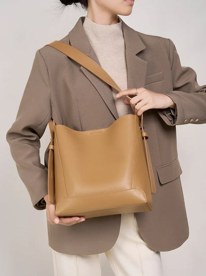 MICA - Bolso para el Día a Día de lujo en cuero liso con bandolera - CARMEN VELVET