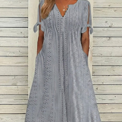 Bianca - Vestido midi calado con escote de pico