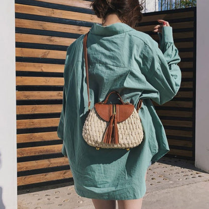 Dalia - Bolso de paja con solapa y borla | CARMEN VELVET