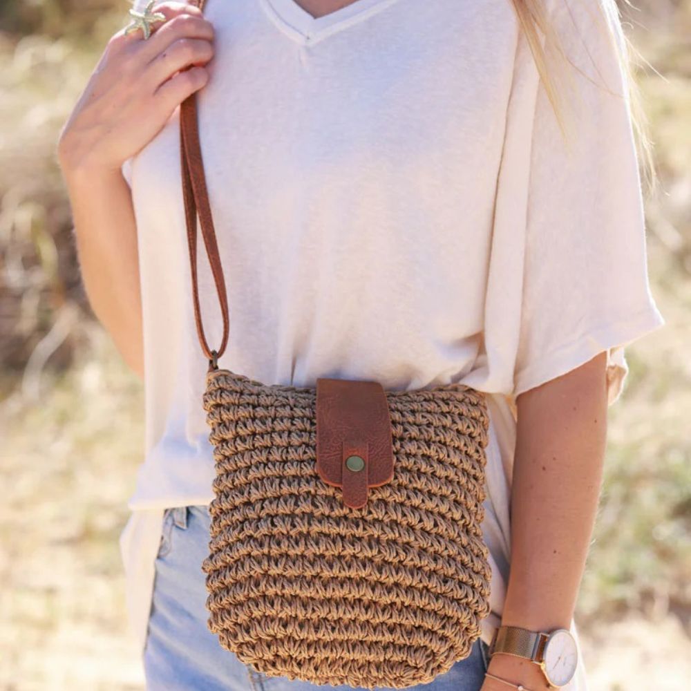 Frida - Bolso bandolera tejido con solapa | CARMEN VELVET
