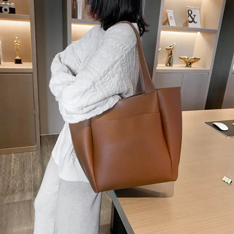 DIANA - Bolso Grande para el Día a Día en cuero suave - CARMEN VELVET