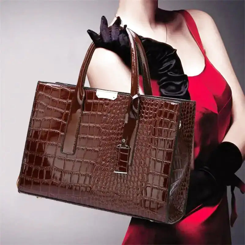 ERIS - Bolso gran capacidad efecto croco en charol - CARMEN VELVET