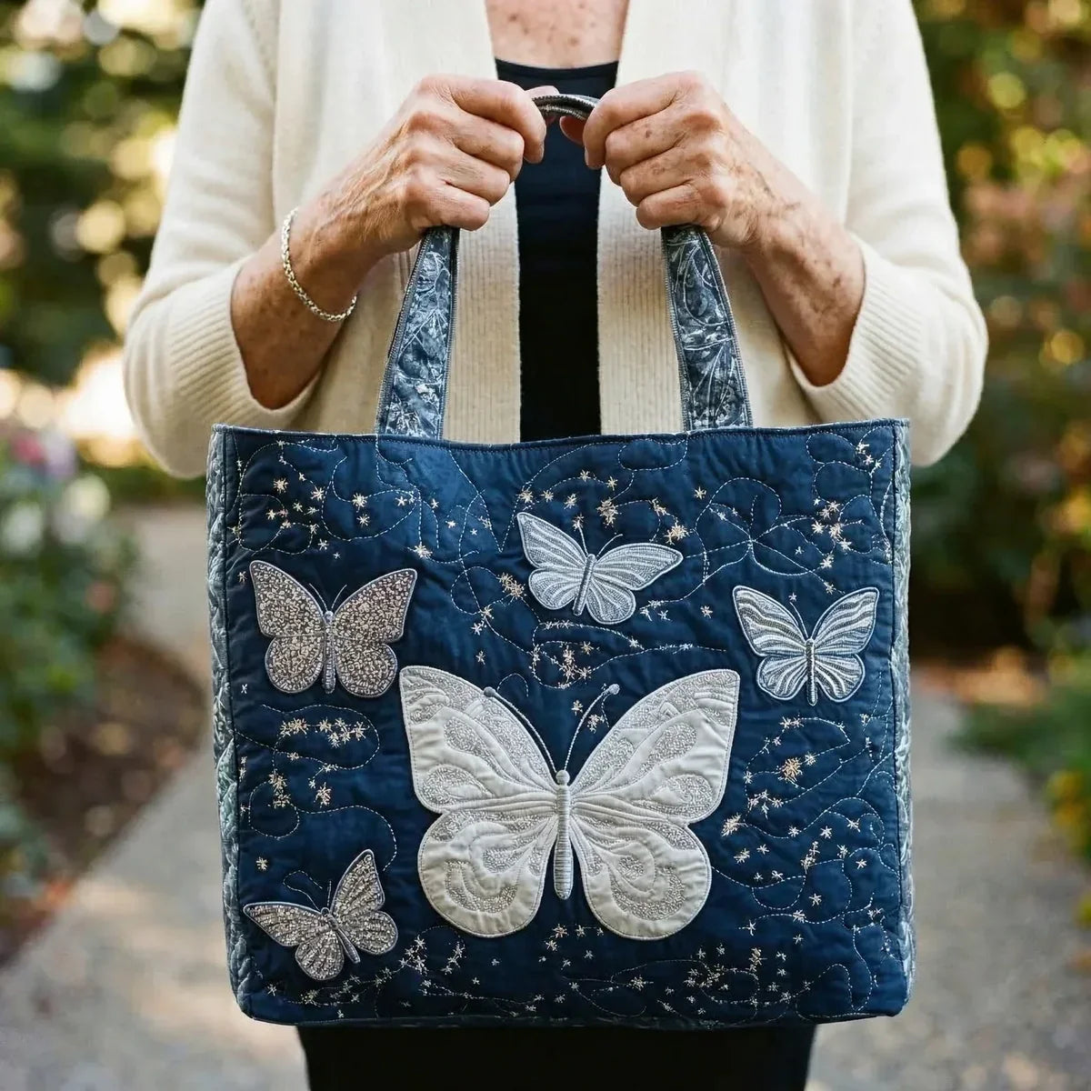 Lea - Bolso artesanal con mariposa plateada