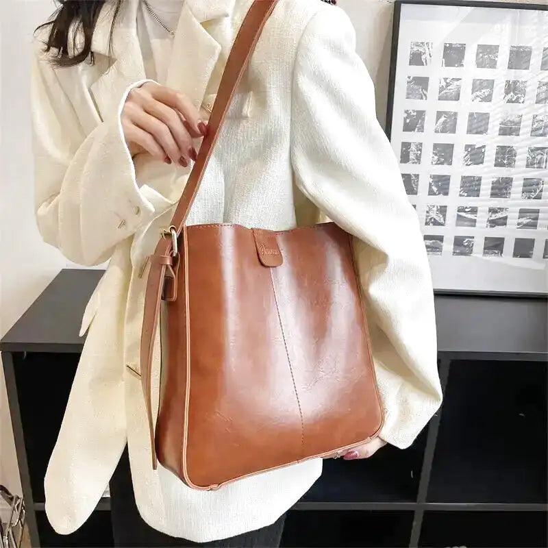 GIULIA - Bolso Tote en cuero estructurado - CARMEN VELVET