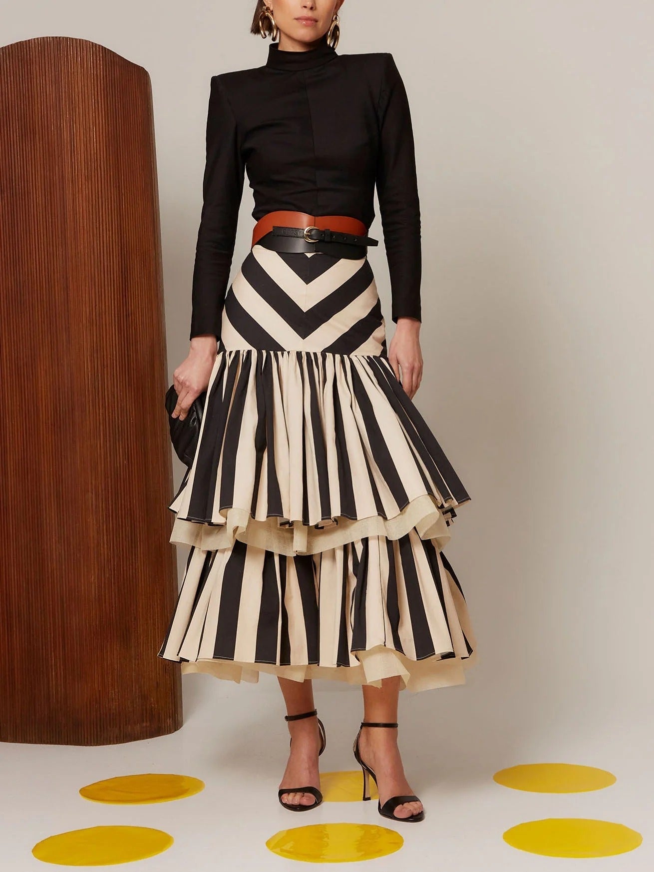 Alma - Falda Midi con detalle de volantes en Capas y Rayas Chevron