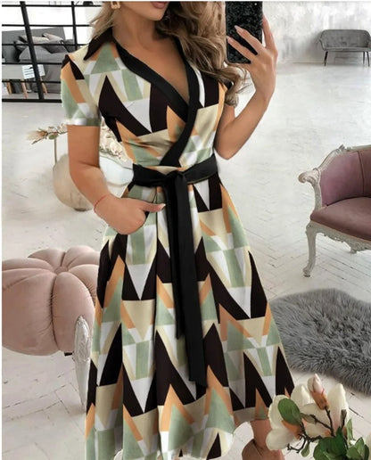 Lina - Vestido midi geométrico con escote de pico