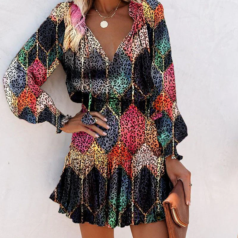 Pilar - Vestido mini con escote de pico, manga larga y volantes
