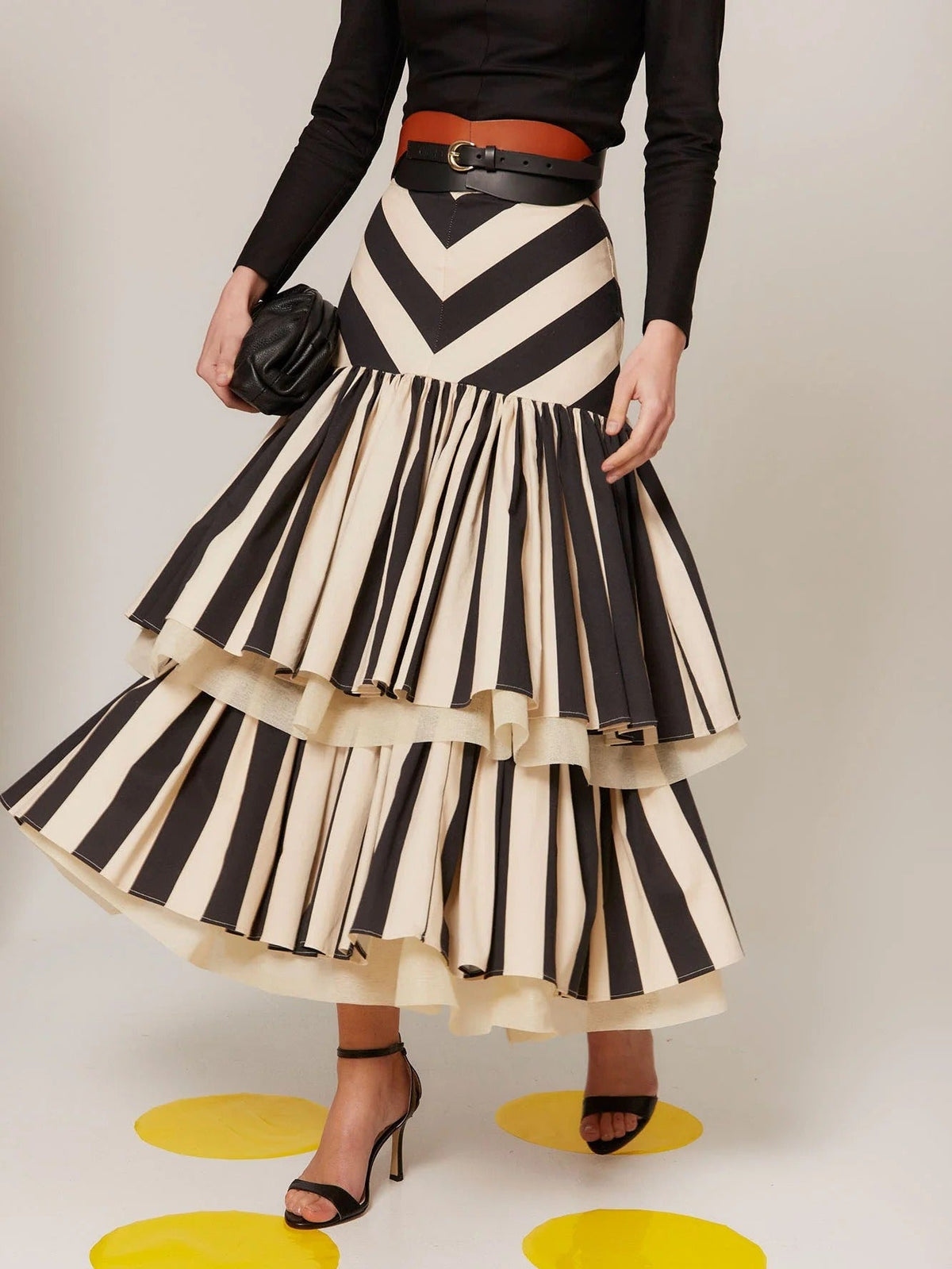 Alma - Falda Midi con detalle de volantes en Capas y Rayas Chevron