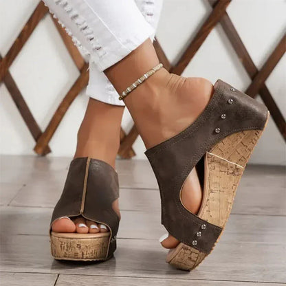 Noelia - Sandalias de cuña con tachuelas