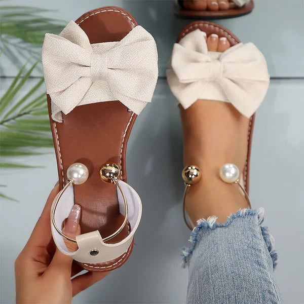 Nova - Sandalias de tiras elegantes con detalle de perla