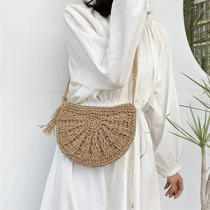 Abril - Bolso bandolera de crochet con borla | CARMEN VELVET
