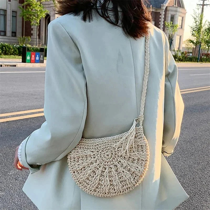 Abril - Bolso bandolera de crochet con borla | CARMEN VELVET